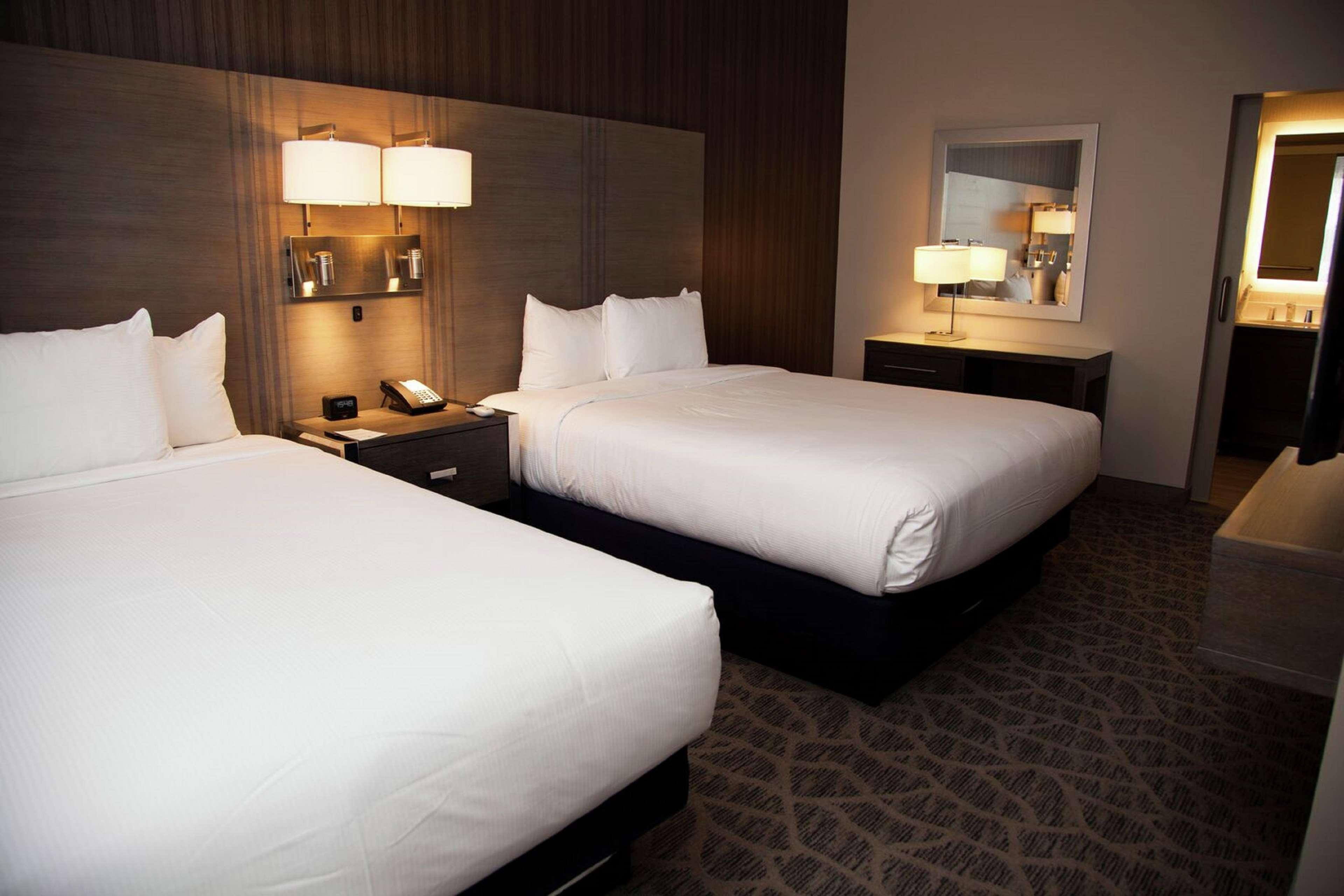 Embassy Suites By Hilton The Woodlands Esterno foto