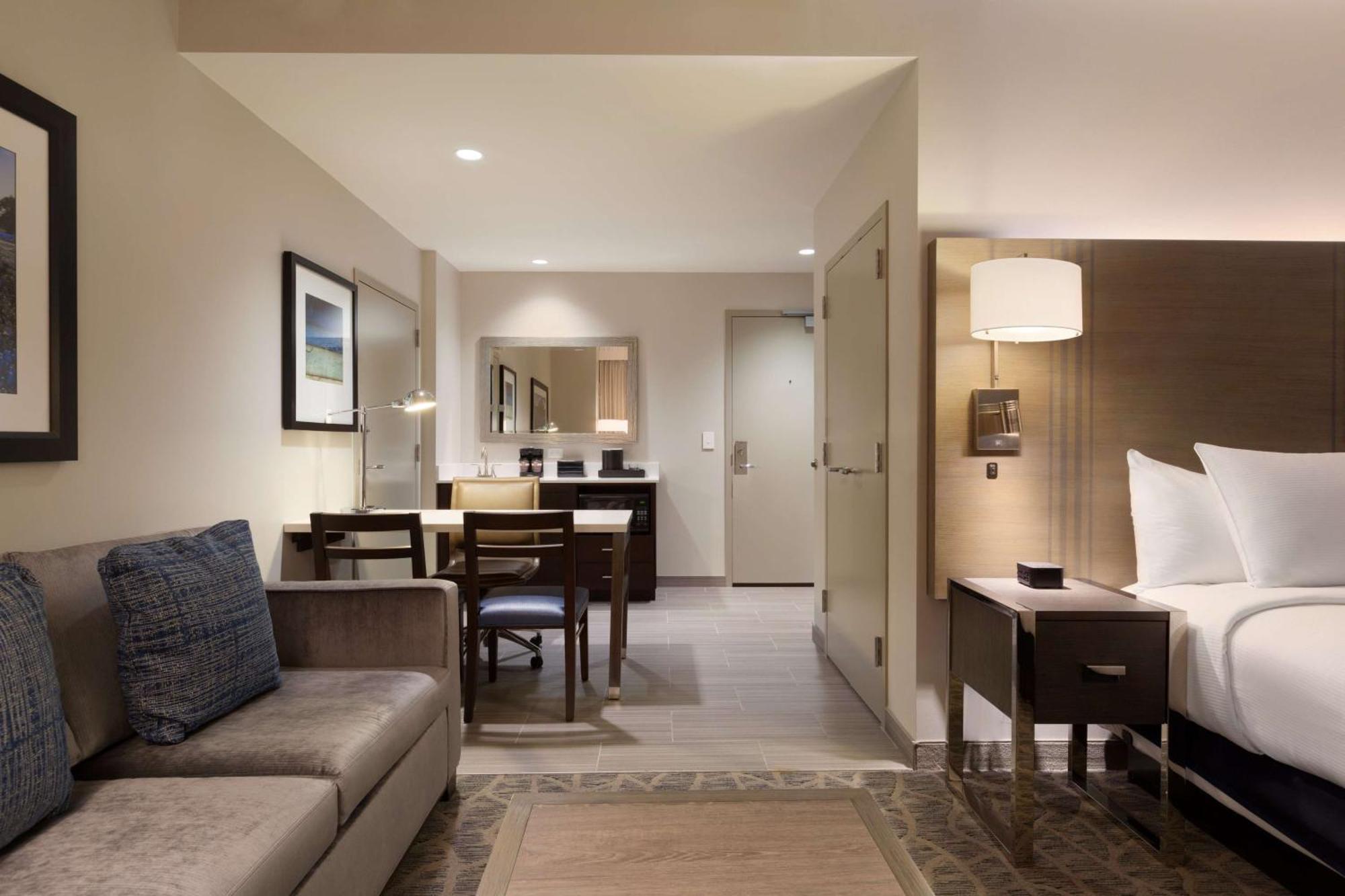 Embassy Suites By Hilton The Woodlands Esterno foto