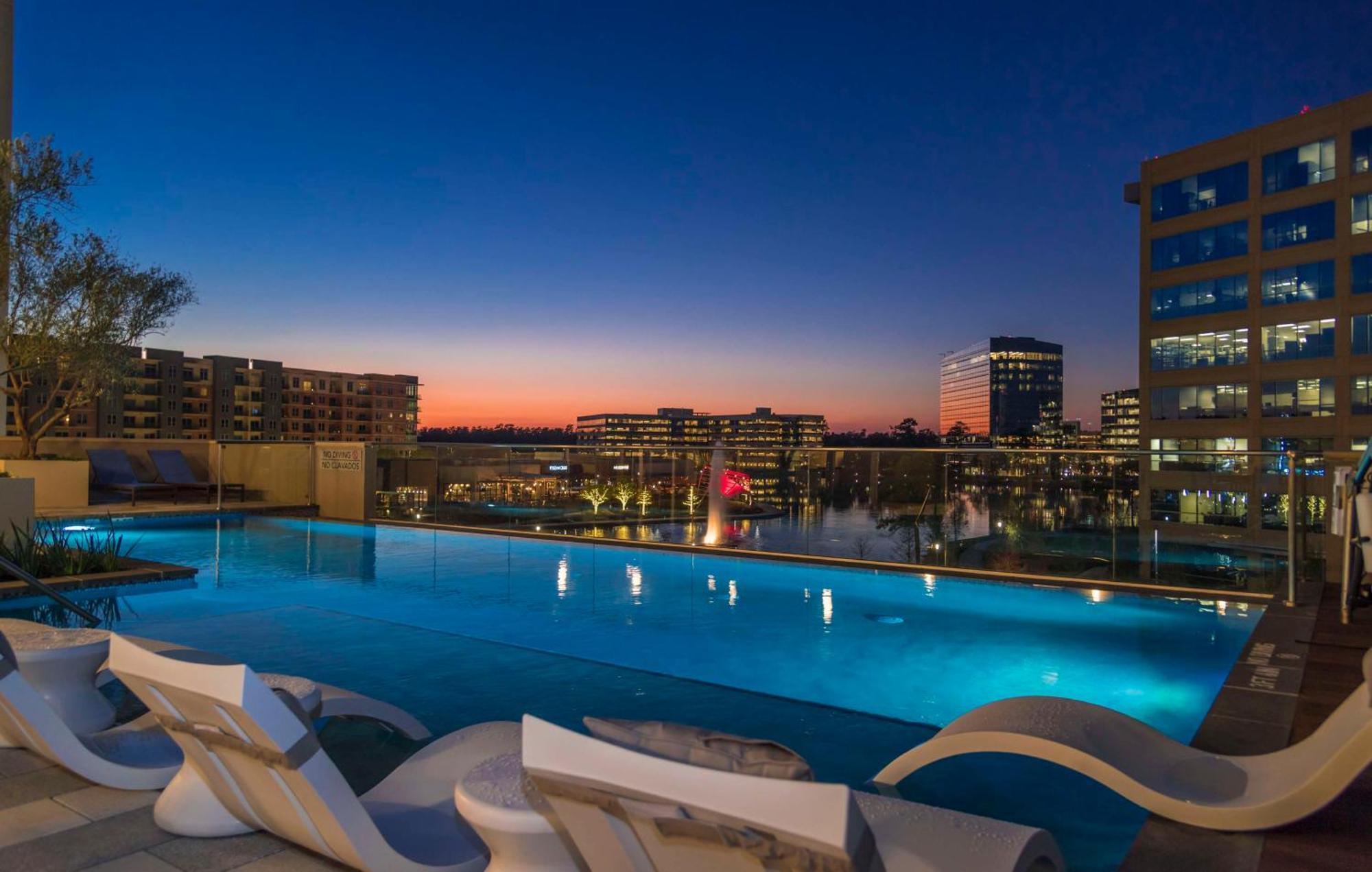 Embassy Suites By Hilton The Woodlands Esterno foto
