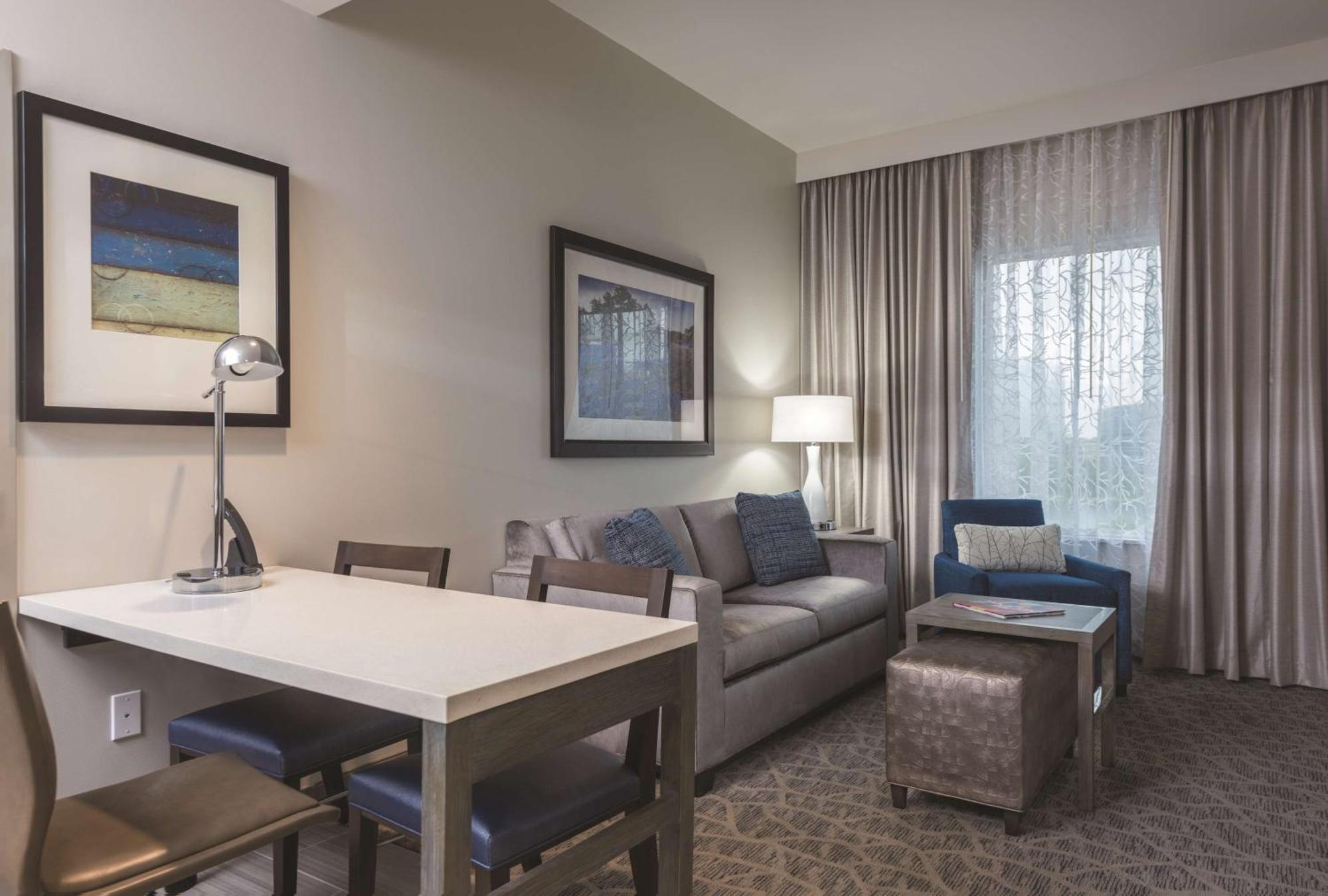 Embassy Suites By Hilton The Woodlands Esterno foto