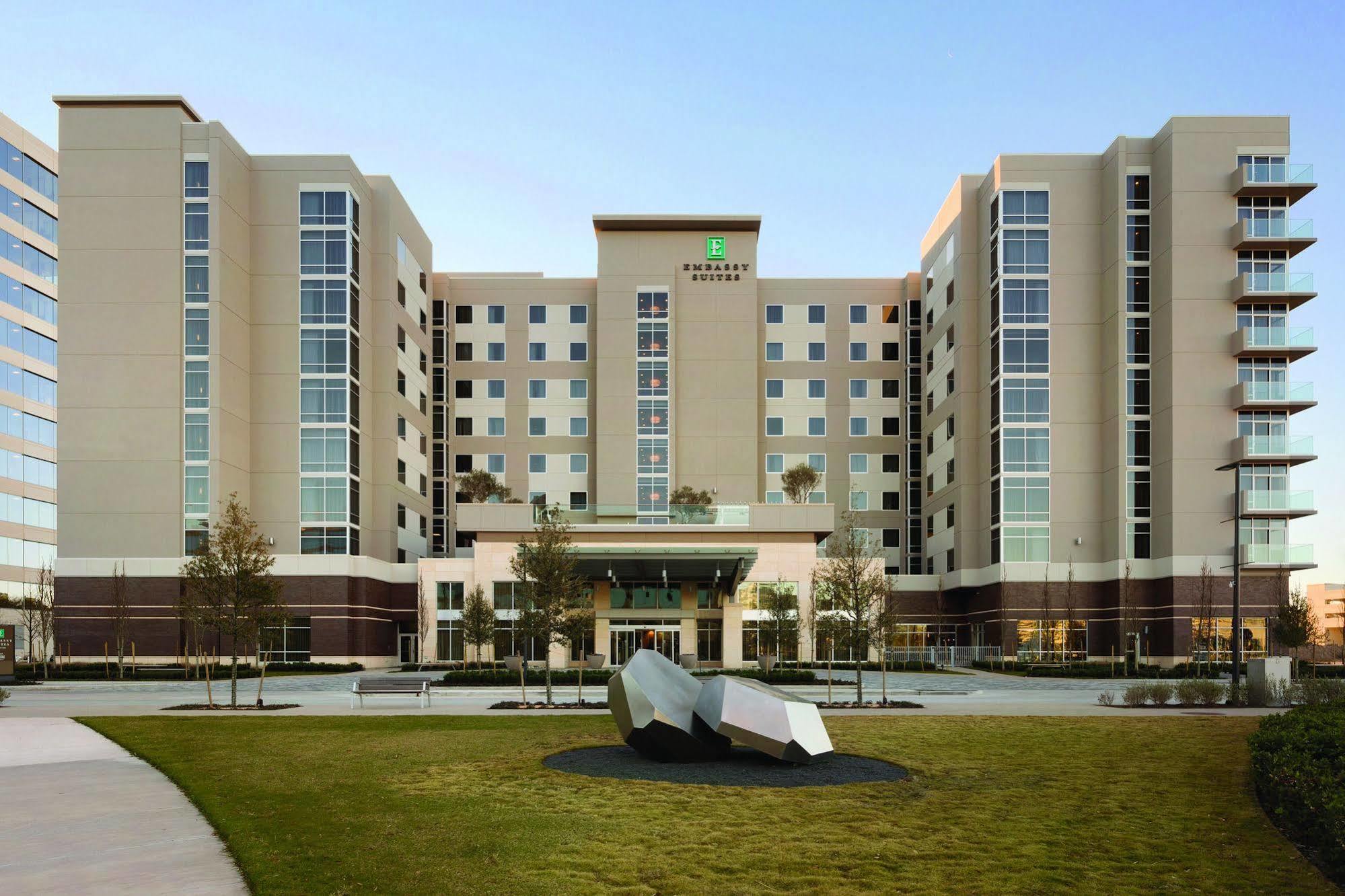 Embassy Suites By Hilton The Woodlands Esterno foto